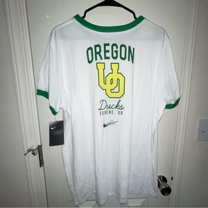 Women’s Oregon Duck’s t-shirt size XXL